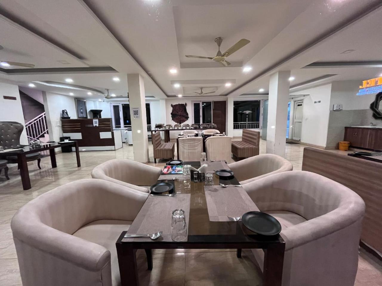 Hotel Tribe View - Away From City Hustle !! Top Rated & Most Awarded Property !! A Peaceful Stay Kasauli Exteriör bild